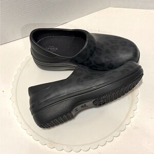 CROCS Black Patterned Clogs